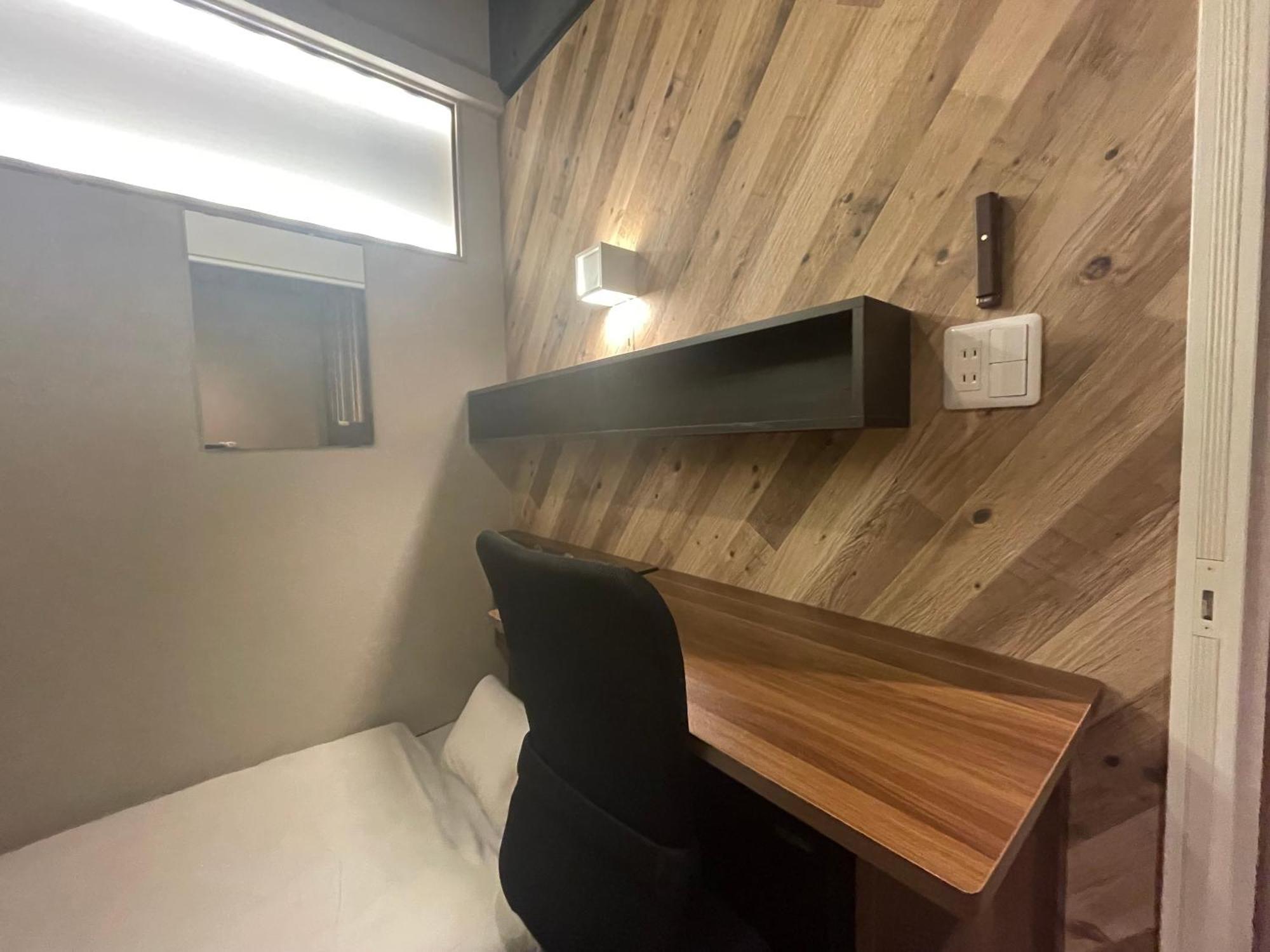Capsule Hotel Continue Nijojokita Киото Екстериор снимка