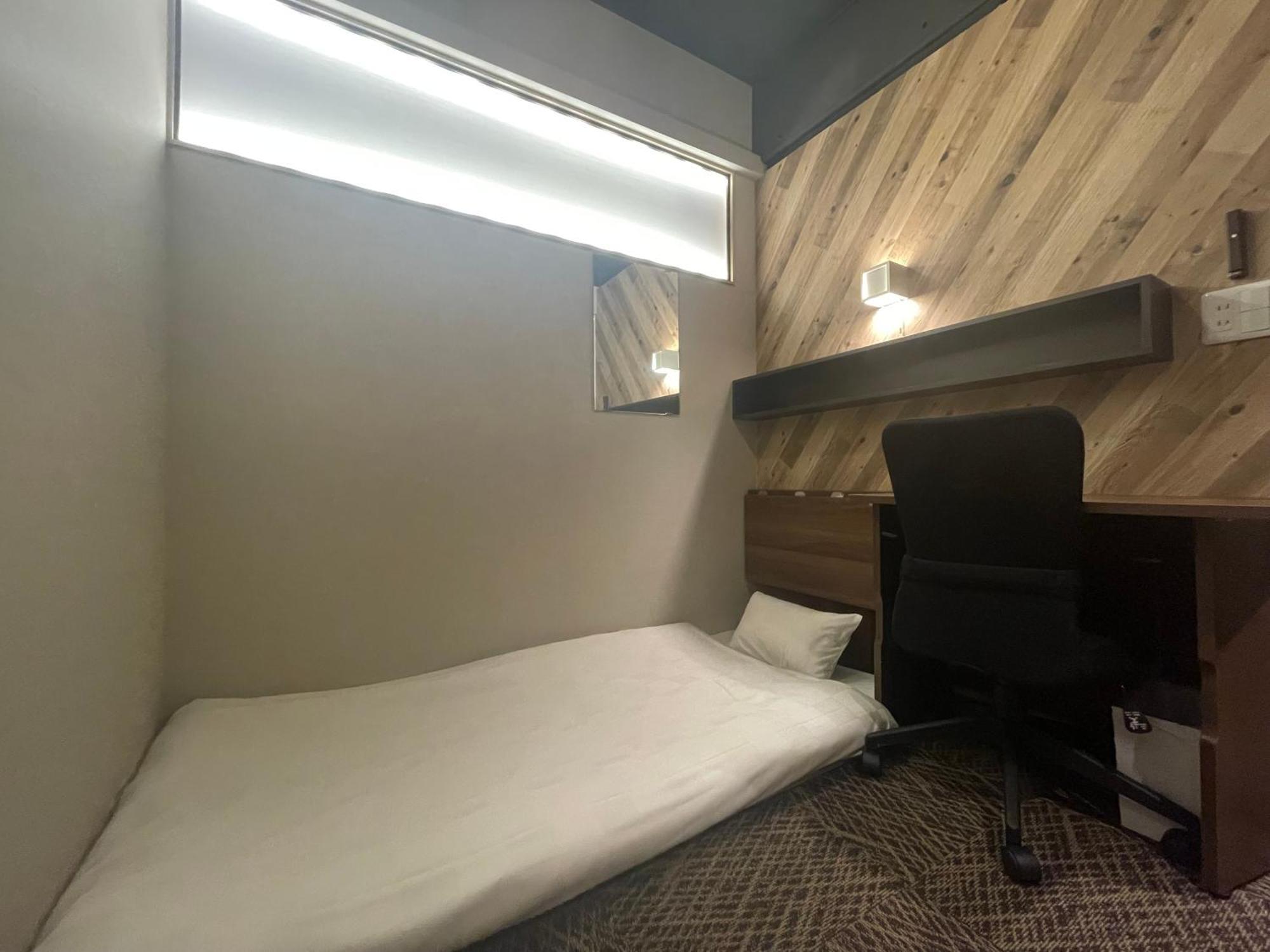 Capsule Hotel Continue Nijojokita Киото Екстериор снимка