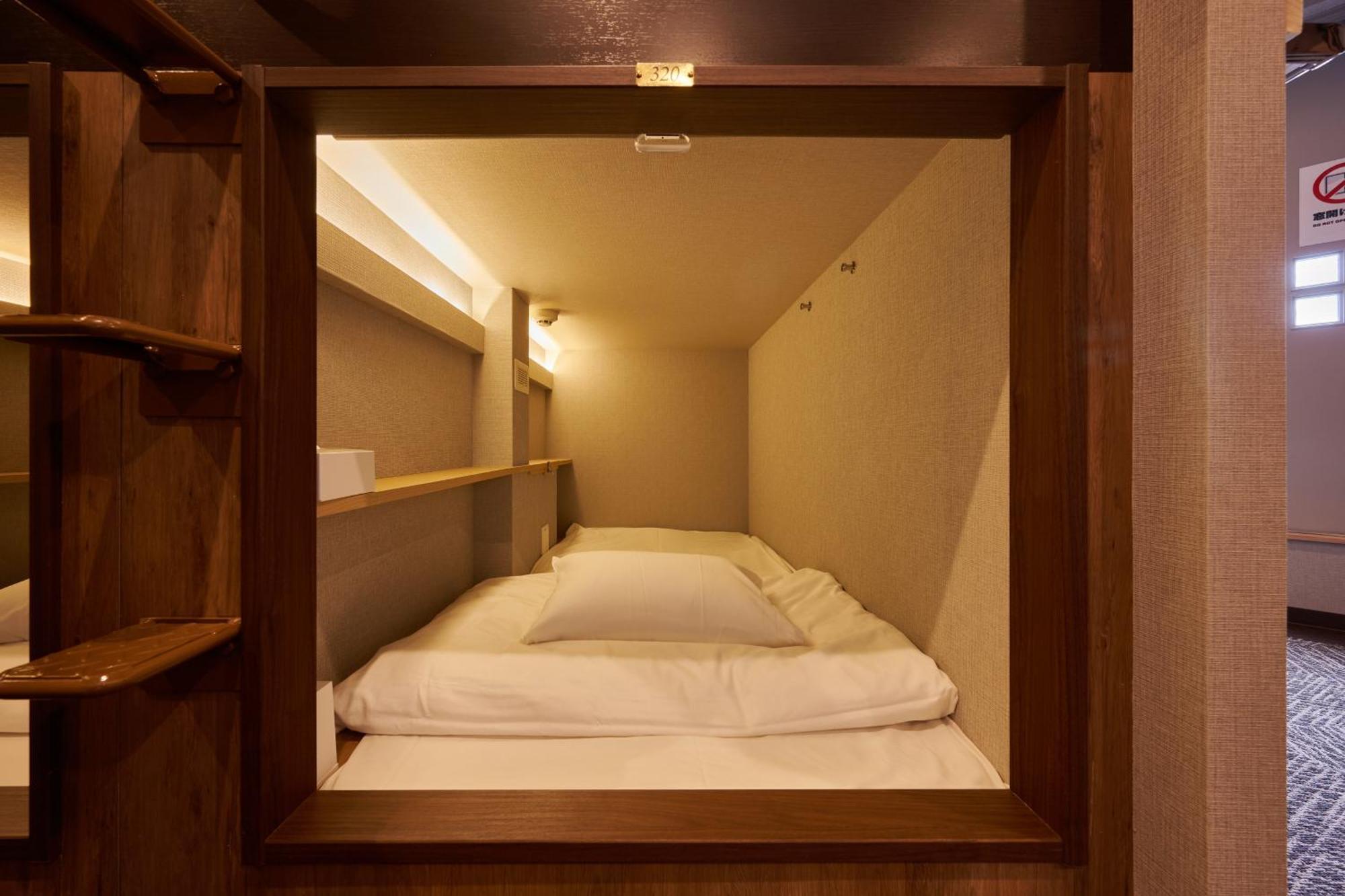 Capsule Hotel Continue Nijojokita Киото Екстериор снимка