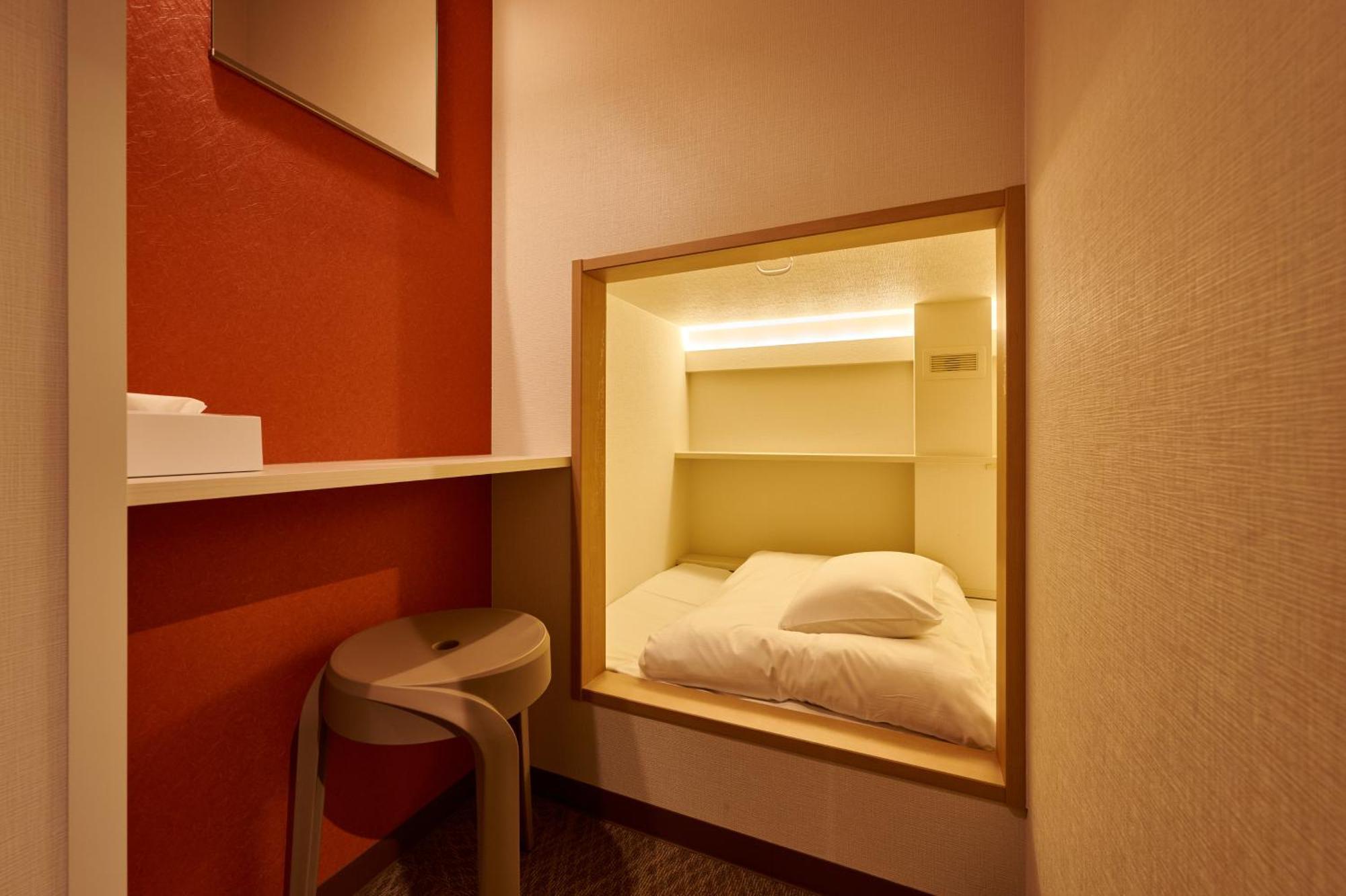 Capsule Hotel Continue Nijojokita Киото Екстериор снимка