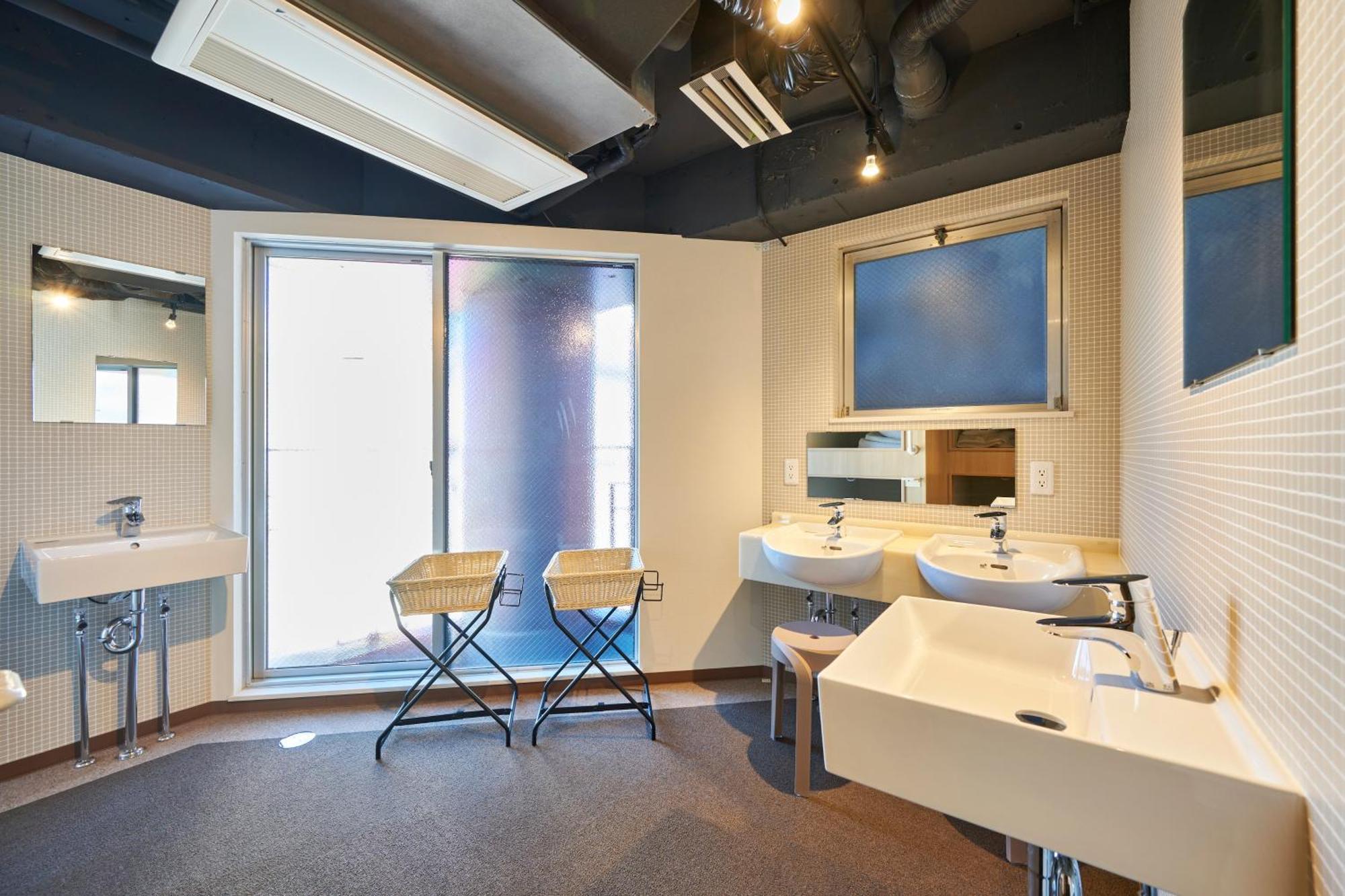 Capsule Hotel Continue Nijojokita Киото Екстериор снимка